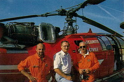 De gauche à droite : Francis Delafosse (mécanicien d'équipage), Gérard Frison (auteur) et René Romet (pilote) - Photo Noël Rivière 
