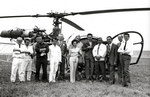 Rene Mouille avec l'équipe du record d'altitude du Lama F-BPXS, 12442 m le 21 juin 1972 - Photo © Aerospatiale