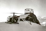 L'Alouette II posée devant le refuge Vallot - Photo Paris Match