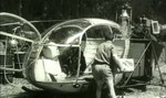 Chargement de l'Alouette 2 N° 2 immatriculée F-WHHF, aux commandes le chef pilote Jean Boulet - Photo Armor-Films