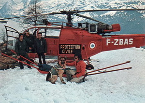 Alouette 3 F-ZBAS Protection civile - Équipage : Marcel Nogues (pilote) et Louis Maret (MSS) - Photo DR carte postale