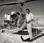 Bell 47G3B posé au sommet du Mont Blanc avec Christian Ross, le 23 août 1962 - Photo © X - Collection JMP