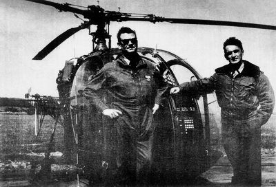 Le pilote Didier Potelle et le mécanicien, le maréchal des logis-chef François en Mars 1961 devant la F-MJAZ après leurs 2 exploits au Mont Blanc et à l'Aiguille Verte - Photo DR Potelle