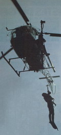 Hélitreuillage au large avec l'Alouette II F-ZBAN - Photo collection Francis Delafosse