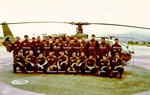 Michel Anglade pose avec ses camarades devant une Gazelle, GALDIV 3 (2e EHL) en 1978 - Photo DR