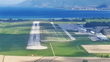 Les pistes en 36 de l'aéroport de Chambéry sont en vue, on se pose rapidement et remisons notre fidèle destrier F-HPHA qui vient de parcourir 3400 km en 22 heures de vol sur 4 jours - Photo © Patrick GISLE