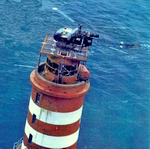 Alouette II F-MJAZ posée sur le phare du Grand-Lejon (22) lors du sauvetage du gardien en 1969 - Photo DR collection D. Roosens