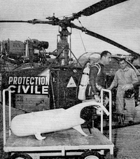 Alouette 2 F-BJOI Protection civile Base de Nice avec le capitaine Claude VALLET (pilote) et le plongeur caporal-chef RAMARD du CSP Cannes, en octobre 1960 - Photo Serge de Sazo