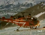 Intervention de l'Alouette III F-ZBBC de la Sécurité civile suite à une avalanche dans les Haute-Alpes - Photo extraite de la vidéo INA