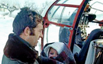 Alouette 3 F-ZBAL de la Protection civile à Montmeyran (Drome) venant de la base de Grenoble début janvier 1971 avec au premier plan le mécanicien André Chevalier - Photo DR couverture Paris Match 16 janvier 1971 