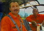 L'équipage Roger Colin (pilote & chef de base) et Francis Delafosse (mécanicien d'équipage à bord de l'Alouette 3 F-ZBBC de la Sécurité civile stationnée sur la DZ des Bois à Chamionix (74) - Photo DR
