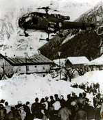 Le 2 février 1966, l'Alouette III F-ZBAS de la Protection civile participe aux recherches lors du crash de l'avion d'Air India ; elle se pose encore au centre de Chamonix - Photo DR collection GHSC Annecy