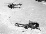 Crash de l'Alouette 3 F-ZBAL sur le glacier de la Muzelle, le 28 juillet 1974. Alouette 3 F-ZBAS en arrière-plan - Photo DR GHSC