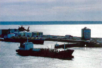 Dauphin F-ZBEE Dragon 76 au cours d'un hélitreuillage sur un pétrolier - Photo DR AGHSC