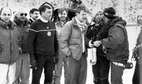 De gauche à droite : Francis Delafosse (mécanicien d'équipage Sécurité civile), René Romet (pilote Sécurité civile), X, Roger Vandaele (pilote Gendarmerie), lors du sauvetage d'Ernst Zikel, jeune hollandais (avec le bonnet sur la DZ des Bois en Février 1988 - Photo DR