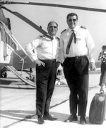 Emile Faragou avec Daniel Bauchart, commandant de bord pour la Campagne Olympic Airways en 1969 - Photo DR collection personnelle Emile Faragou