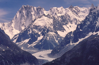 En approche sur la Vallée Blanche dans le massif du Mont-Blanc - Photo DR collection Francis Delafosse