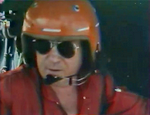 Paul ROUET à bord de l'Alouette III F-ZBAS (Base de Grenoble) à la fin des années 70 - Photo extraite d'un reportage "30 Millions d'amis" dédié aux CRS de Briançon - collection Francis DELAFOSSE