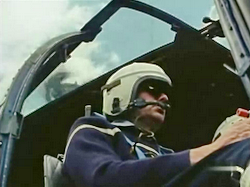 Le pilote Edmond Moreau aux commandes de l'Alouette III F-MJBL en 1974 - Photo DR