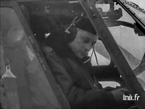 Pilote aux commandes du H-34 - Photo INA