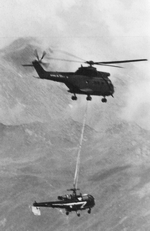 Récupération de l'Alouette 3 F-ZBAW par un Puma de l'ALAT en août 1983 - Photo DR AGHSC