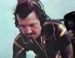 Roger Colin (Mécanicien-Sauveteur-Secouriste) sur Alouette 2 F-ZBAK Protection civile à Nice lors du tournage du reportage intitulé "L'Alouette répond toujours" de Pierre Jallaud, au début des années 60 (1964) - Photo DR ARTV
