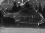 Le SA 330 Puma piloté par Jean Boulet qui n'a pu se poser se poser au sommet des Grandes Jorasses du fait des vents trop violents - Photo extraite de la vidéo