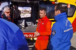 Le Pilote-Chef de base Renaud Guillermet rappelle les principales règles de sécurité à bord de l'EC 145 Dragon 38 de la Sécurité civile - Photo France 2