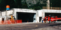 Travaux pour la création de la Base de secours Jean-Jacques Mollaret en 1998. Alouette III Sécurité civile stationnée sur le tarmac - Photo © Josée Mermoud-De Vérité