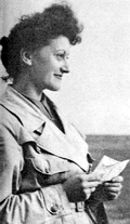Valérie André à Beynes cours de vol a voile, en mai 1945 - Photo DR coll. Valérie André