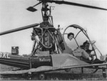 Valérie André aux commandes du Hiller F-BGXL (UH-12B C/N 554) d'Helicop Air à Issy-les-Moulineaux en 1953 - Photo DR