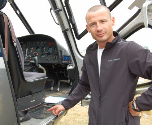 Pierre-Yves Denis, pilote spécialisé, est à la manœuvre - Photo Marie-Hélène Clam