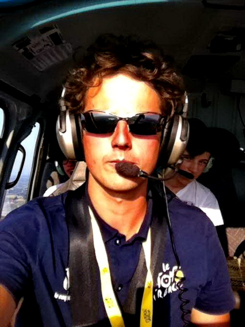 Nicolas Dotto aux commandes de son Écureuil - Photo DR