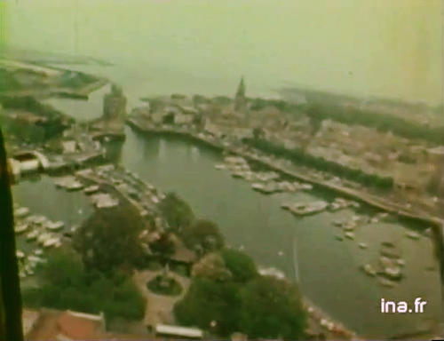 Vue du port de La Rochelle depuis l'Alouette 3 Dragon 17 - Photo INA