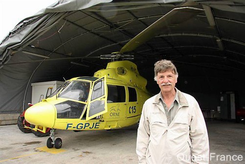 Patrick Schmitz a piloté l'hélicoptère du Samu pendant cinq ans. Il inaugure sa retraite cet été par une mission au Congo-Brazzaville, toujours dans les airs - Photo Ouest France