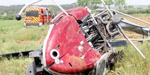 L'épave de l'hélicoptère Dynali immatriculé F-PJMI - Photo Midi Libre