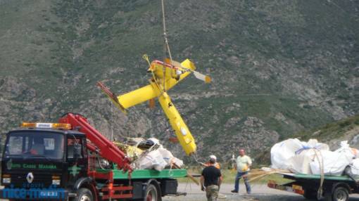 Les derniers débris du EC-145, qui s'est écrasé le 25 avril dans le défilé du Lancone sur le territoire de la commune de Rutali, ont été enlevés du site. Ils vont faire l'objet d'une analyse technique - Photo : A.Flori 