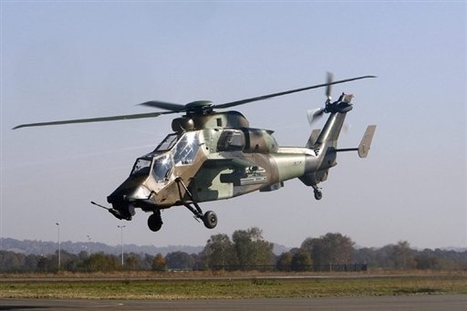 Un hélicoptère "Tigre" de l'armée française au décollage, le 16 novembre 2007