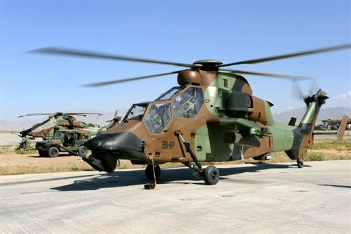 Un hélicoptère Tigre de l'armée française se prépare au décollage le 23 août 2009 à l'aéroport de Kaboul, en Afghanistan