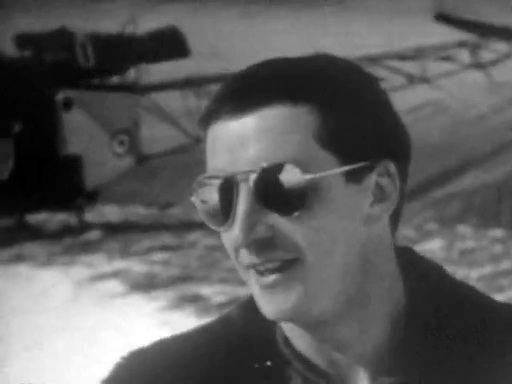 Gerard Quinchon, élève pilote montagne interviewé devant Alouette 2 ALAT - Reportage JT 20h du 17 avril 1968 - Photo DR INA