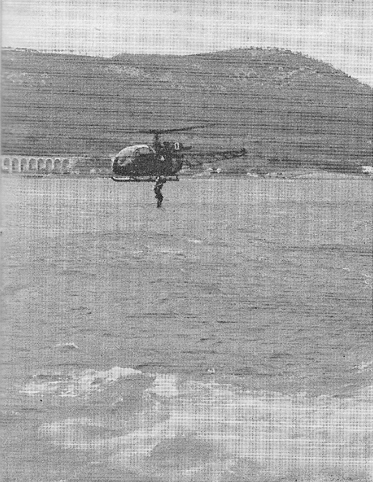 Alouette 2 F-BJOI Protection civile avec le plongeur Ramard - Photo DR museedumas.fr