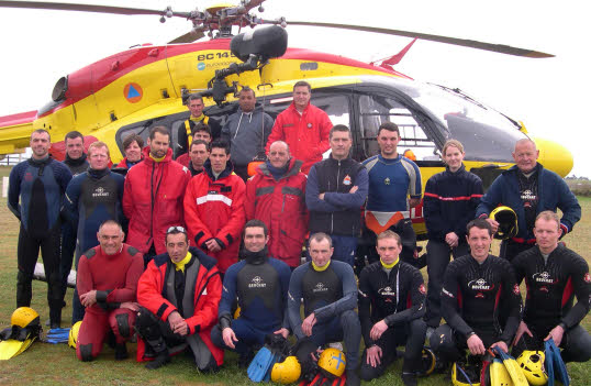 Vingt sapeurs-pompiers ont découvert l'hélicoptère Dragon EC145, vendredi