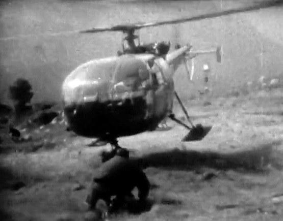 Alouette 3 F-ZBAL Protection civile, pilotée par Jean Le Gac, s'apprêt à atterrir à la gare intermédiaire des Grands Montets à Chamonix,le 7 juillet 1964 - Photo DR