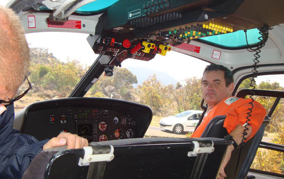 Le Pilote Philippe Morin aux commandes de l'AS 350 