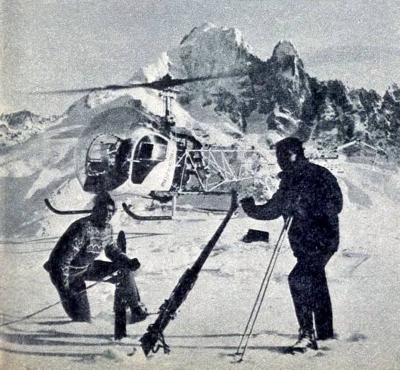 Bell 47 G2 F-BJRC Gyrafrance lors d'une dépose de skieurs au col des Grands Montets - Photo DR AVIATION Magazine de l'espace
