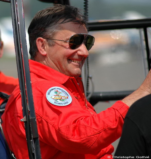 Alain Franjou aux commandes de l'Alouette III lors de la JPO du Versoud le 2 mai 2009 - Photo © Christophe Gothié