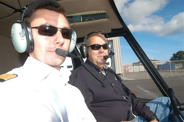 Le pilote Christophe Pougnet et le président d'Héliport Sorel-Tracy, Jean Tremblay, sont fiers de l'aboutissement du projet - Photo Patrick Turgeon 