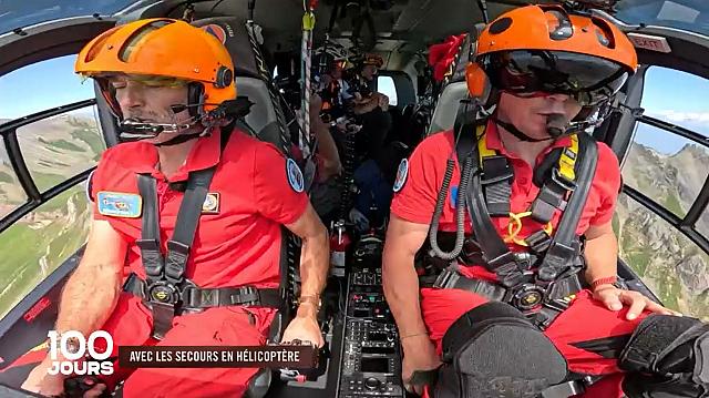 Equipage (pilote+MOB) Dragon 74 aux commandes du H145 Dragon 74 de la Sécurité civile dans le reportage "100 jours avec les secours en hélicoptère" - Photo DR