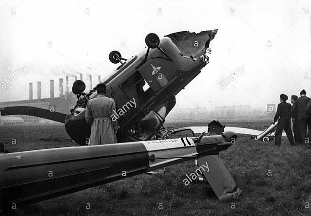 12 novembre 1952 - Crash à l'atterrissage du Sikorsky S-55 F-BGIZ lors d'une manifestation à Issy-les-Moulineaux - Photo DR