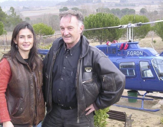 Patricia et Michel Anglade sur le plancher des vaches, mais l'hélicoptère n'est jamais bien loin. Photo DDM, Patricia et Michel sur le plancher des vaches, mais l'hélicoptère n'est jamais bien loin - Photo DDM